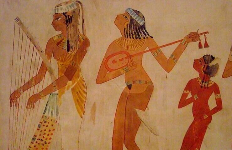 musiciste suonano strumenti arte egizia
